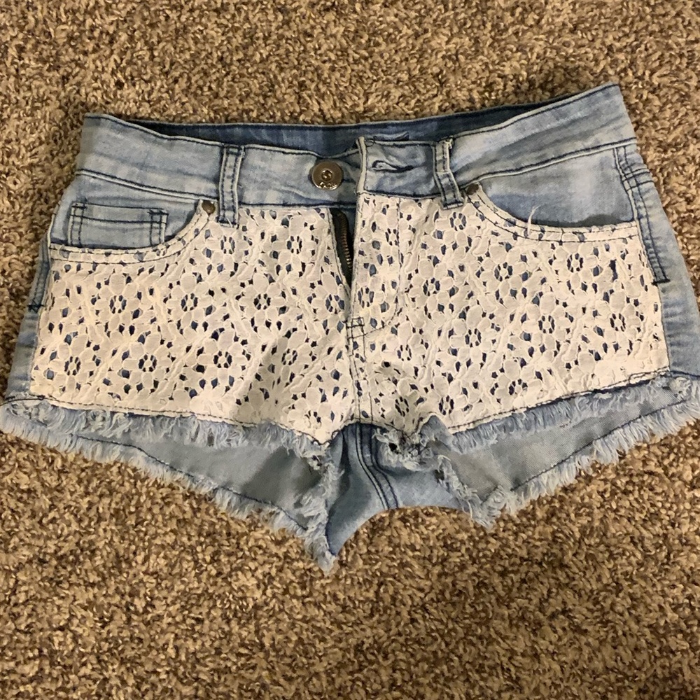 CHIQLE floral front denim cutoffs - size M (25-26)